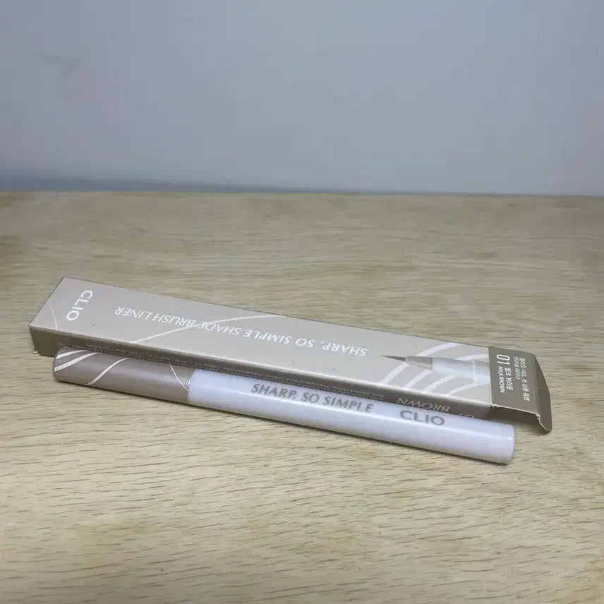 [BUNJANG] Clio Sharp So Simple Shadow Brush Liner 01 Milk Brown Sealed New Product / 클리오 샤프 쏘 심플 섀도우 브러쉬 라이너 01 밀크 브라운 미개봉 새상품