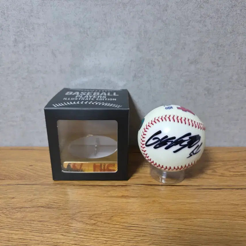 [BUNJANG] Kia Tigers Yang Hyeon-jong Autographed Illustrated Baseball (Case Included) / 기아타이거즈 양현종선수 일러스트볼 친필싸인볼(케이스포함)