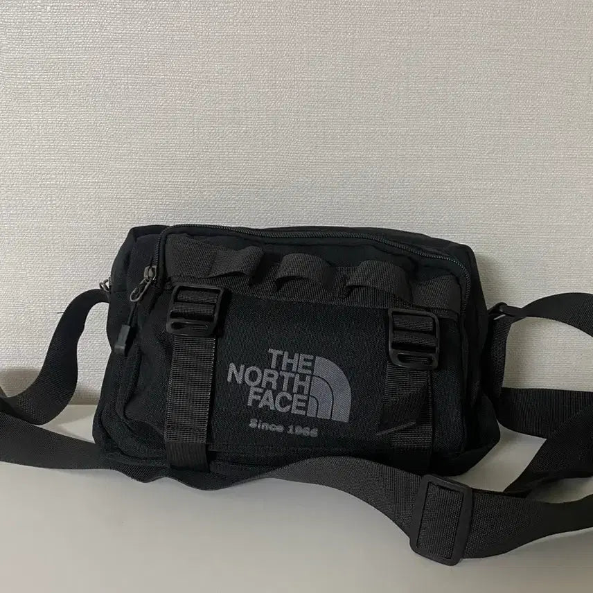[BUNJANG] The North Face Black Crossbody Bag / 노스페이스 크로스백 가방 새상품