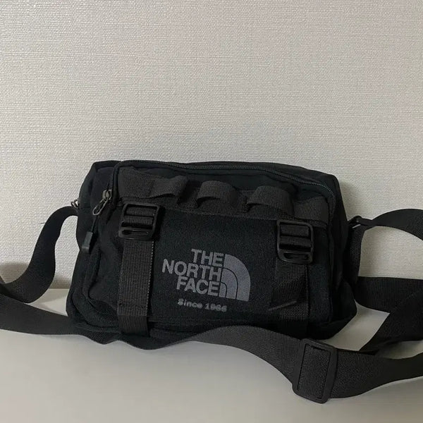 [BUNJANG] The North Face Black Crossbody Bag / 노스페이스 크로스백 가방 새상품