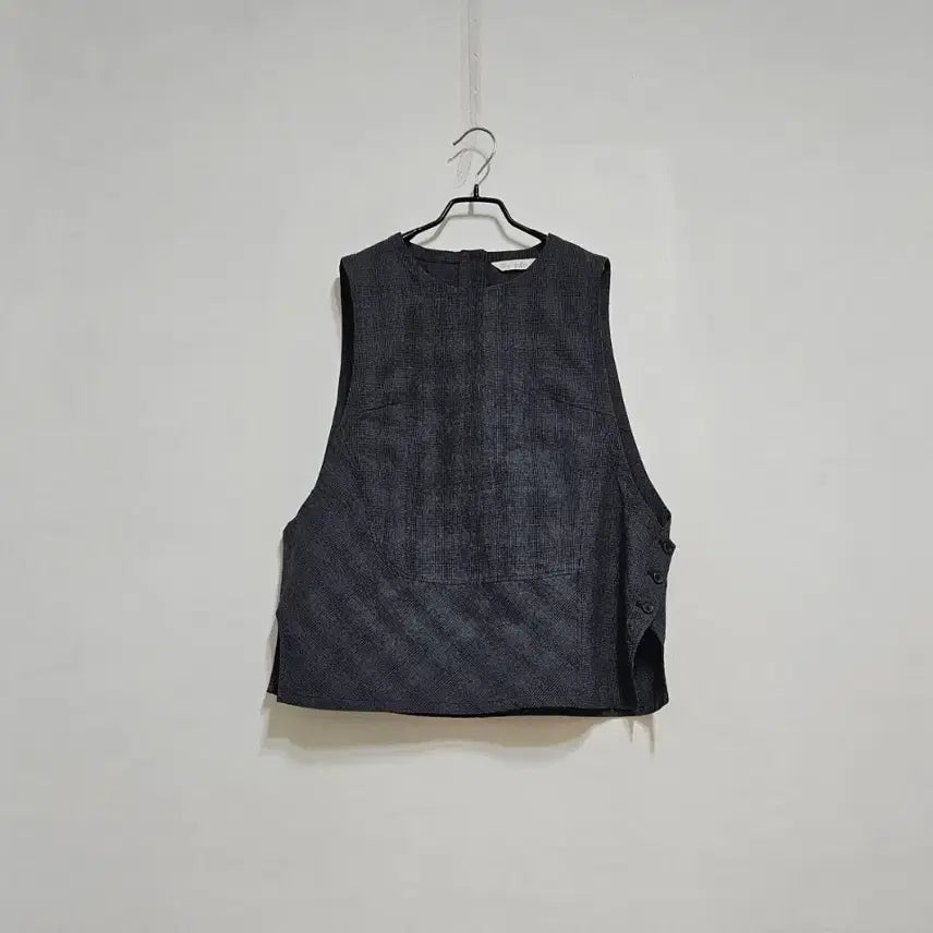 [BUNJANG] ISAE Button Detail Vest Dark Grey / 이새 ISAE 단추장식 조끼