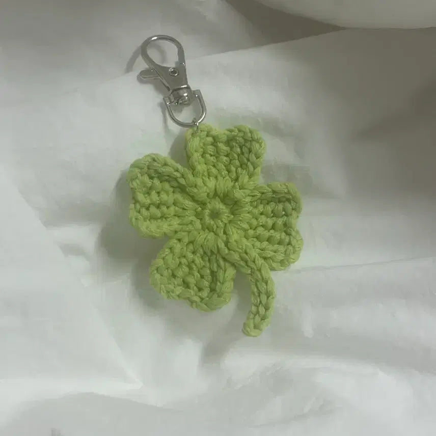[BUNJANG] Four Leaf Clover Knit Keychain / 네잎클로버 뜨개키링