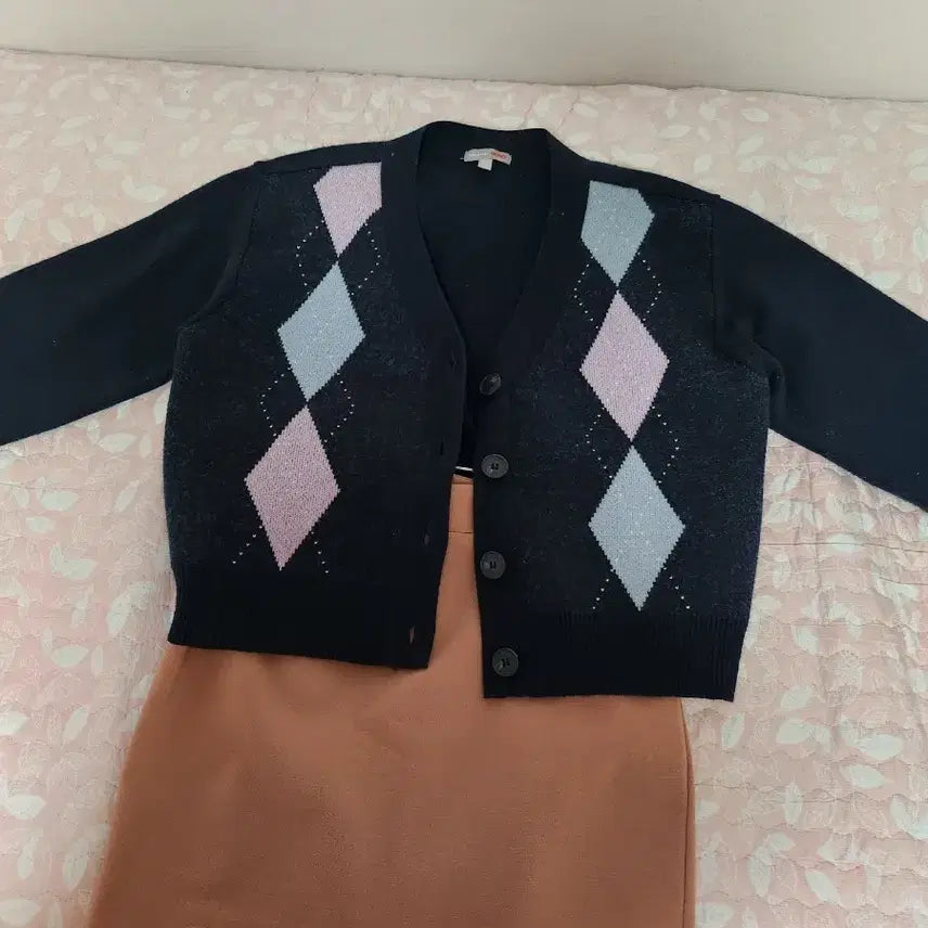 [BUNJANG] SPAO Argyle Knit Cardigan / (미리세일/무료배송/새상품)스파오 아가일 니트 가디건
