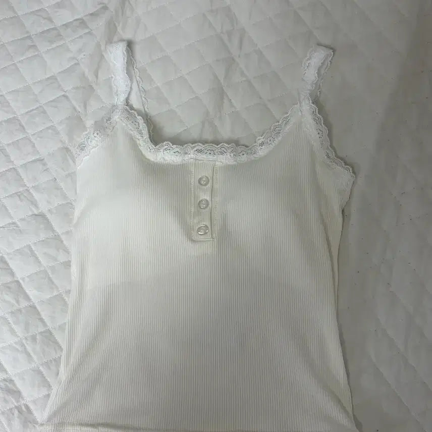 [BUNJANG] Built-in Bra Lace Button Tank Top - Ivory / 캡내장 레이스 버튼 나시