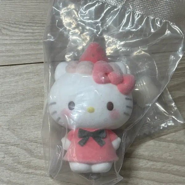 [BUNJANG] Fluffy Strawberry Kitty Figure / 딸기 플로키 피규어 키티