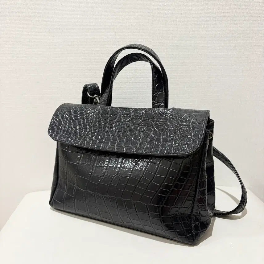 [BUNJANG] KWANI Wani Pattern Tote Crossbody Bag / KWANI 콰니 와니패턴 토트겸 크로스백