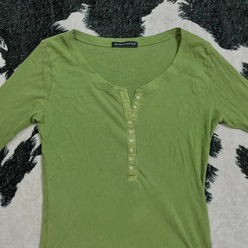 [BUNJANG] Brandy Melville Zelly Top Long Sleeve Malcha Green / 브랜디멜빌 젤리탑 긴팔 말차그린