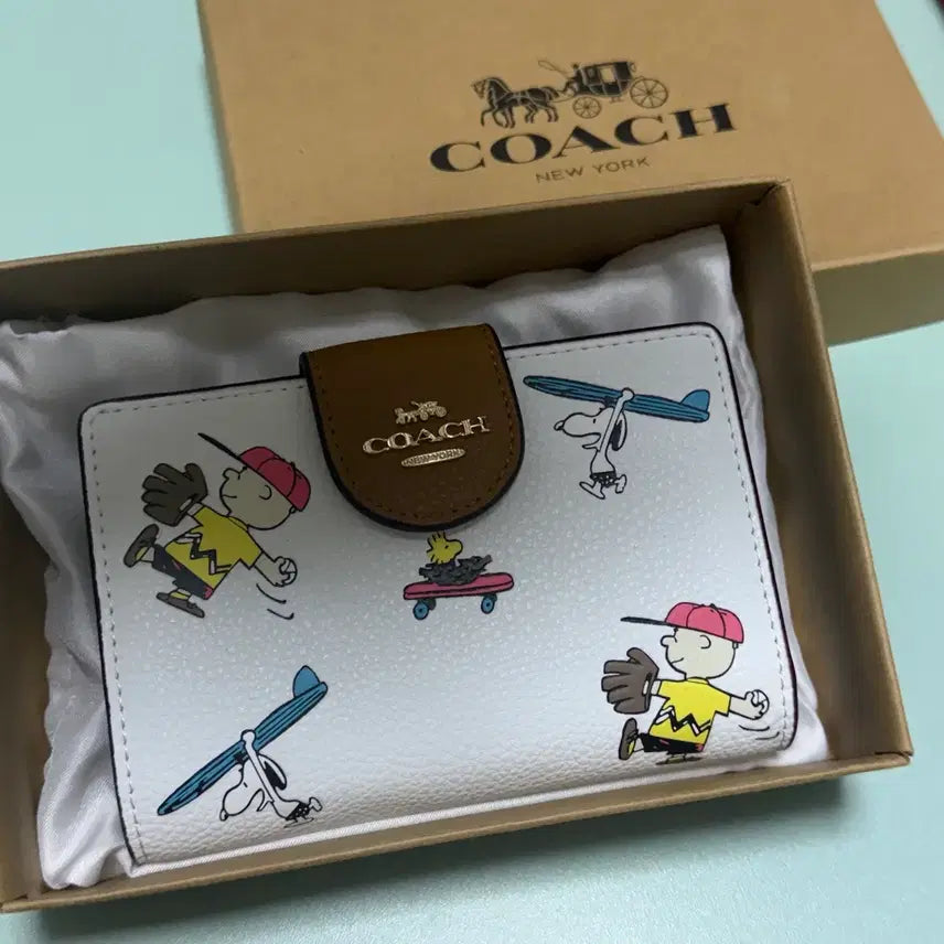 [BUNJANG] Coach x Peanuts Snoopy Collaboration Bifold Wallet / 코치 x 스누피 콜라보 반지갑
