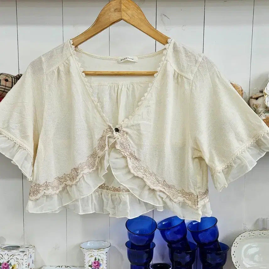 [BUNJANG] Axes Femme Ivory Lace Ruffle Knit Bolero / axes femme(엑시즈팜) 아이보리 레이스 프릴 니트 볼레로
