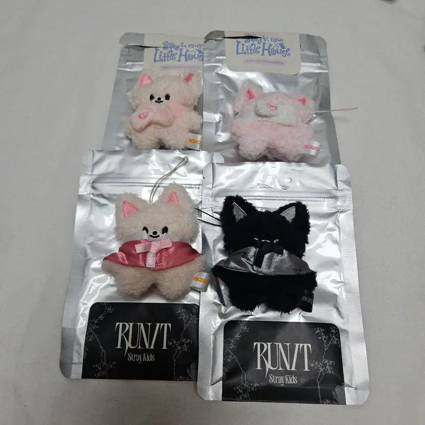 [BUNJANG] Stray Kids I.N. Foxy Mini Plush Mic Keychain MD Goods Little House Run It / 스트레이키즈 아이엔 폭시니 스키주 시크릿 플러시 마이크로 키링 엠디 굿즈 런잇 리틀하우스 6기 팬미팅 little house run it