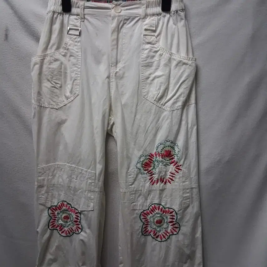 [BUNJANG] White Flower Embroidered Loose Fit Trousers / 화이트 꽃 자수 루즈핏 바지 개당