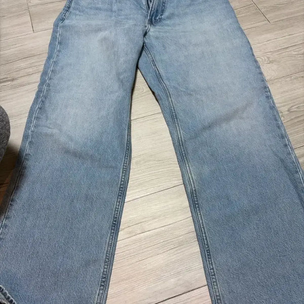 [BUNJANG] Uniqlo JW Anderson Straight Denim (Size 34) / 유니클로 jw앤더슨 스트레이트 데님 34