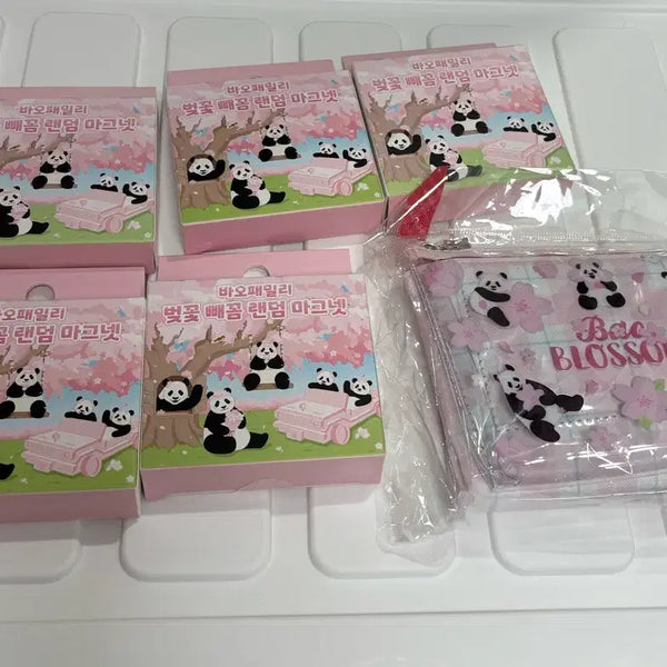 [BUNJANG] Everland Bao Family Set of 5 Pouch and Magnets / 에버랜드 푸바오 바오패밀리 마그넷5종드볼+파우치 일괄