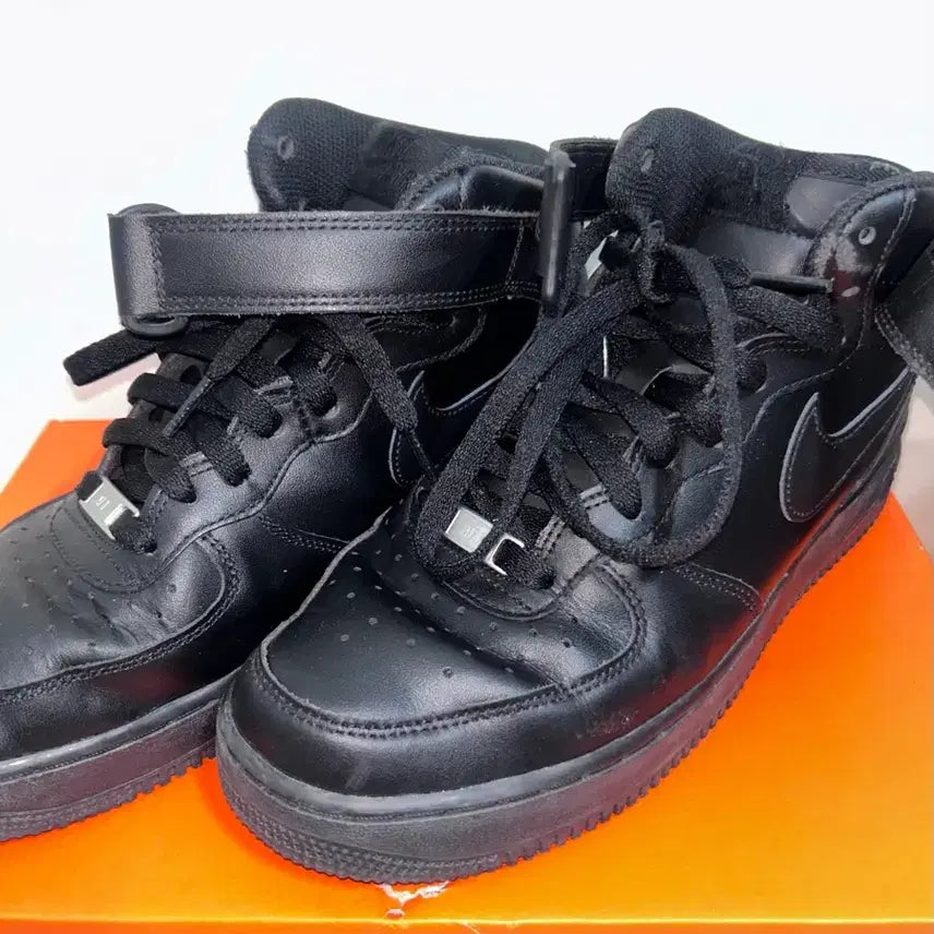 [BUNJANG] Nike Air Force 1 Mid '07 Triple Black Sneakers (270) / 나이키 에어 포스 1 미드 '07 블랙 (270)