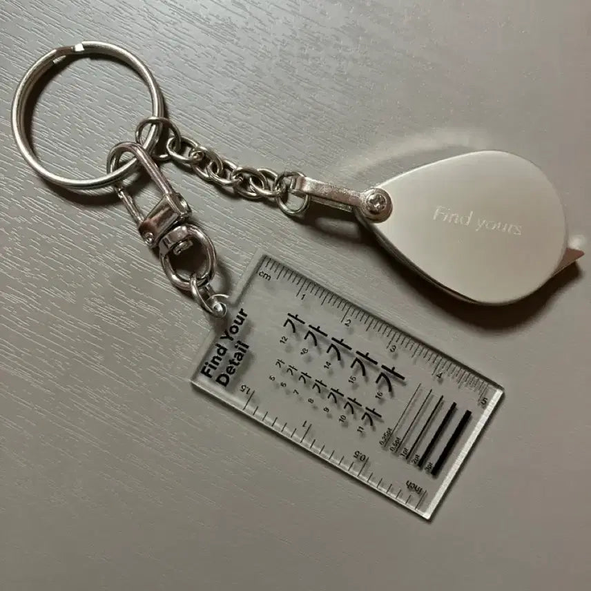 [BUNJANG] Sigongsa Magnifying Glass Find Yours Keychain / 시공사 돋보기 확대경 Find yours 키링