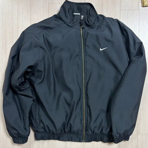 [BUNJANG] Nike NRG Solo Swoosh Satin Bomber Jacket Black US S / [US S]나이키 NRG 솔로 스우시 사틴 봄버 자켓 블랙 쿰쾃
