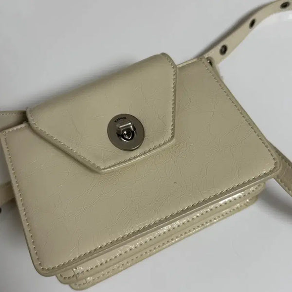 [BUNJANG] Kissing Passport Bag / 키시닝 여권백