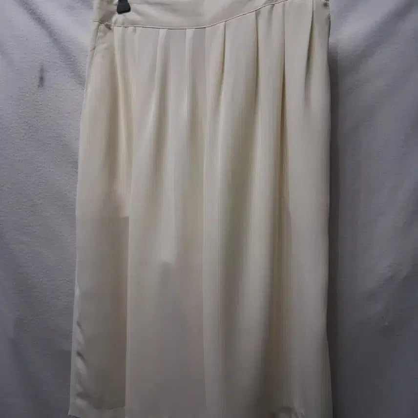 [BUNJANG] Ivory Flare Skirt Shorts Size 28 / 아이보리색 플레어 스커트 반 바지 28