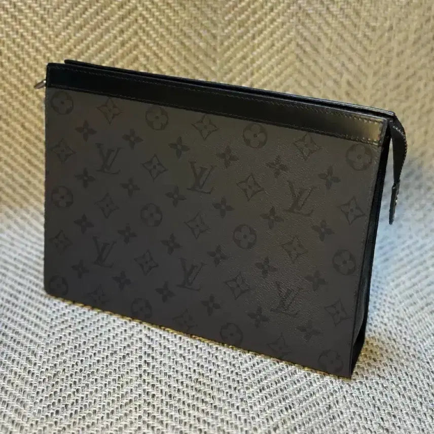 [BUNJANG] Louis Vuitton Reverse Voyage Clutch MM / (새상품급) 루이비통 리버스 보야주 클러치 MM