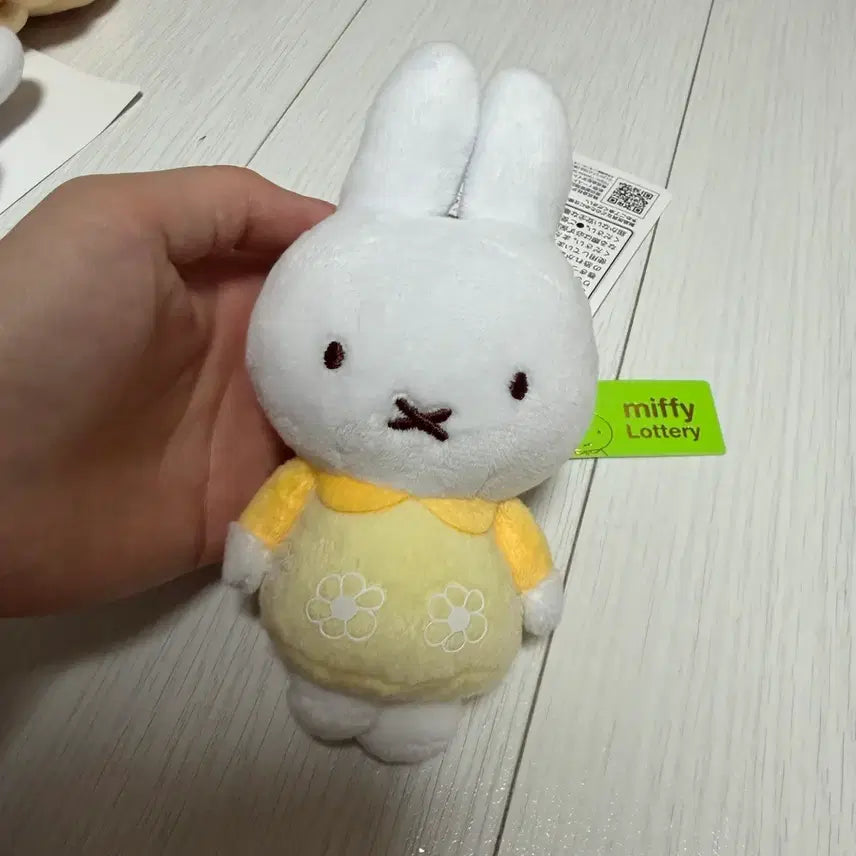 [BUNJANG] Miffy Yellow Plush / 미피 노랑 인형