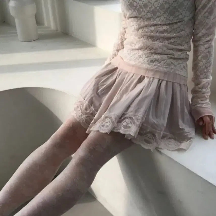 [BUNJANG] Avely Pure Lace Mini Skirt Satin / 에이블리 퓨어 레이스 미니스커트 새틴