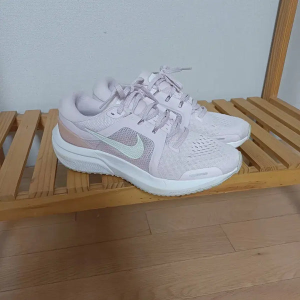 [BUNJANG] Nike Pink Sneakers (235) / 나이키 핑크 운동화 (235)