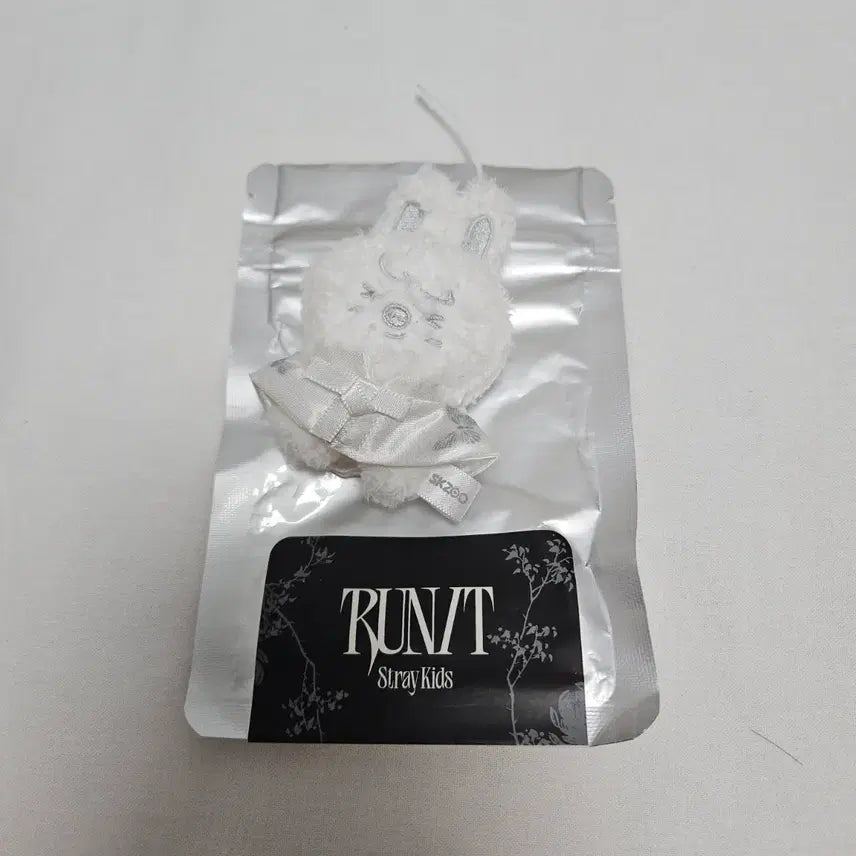 [BUNJANG] Stray Kids Changbin Dwaekki Skzoo Run It Micro Keyring MD / 스트레이키즈 창빈 돼끼 스키주 시크릿 플러시 마이크로 키링 엠디 굿즈 런잇 run it
