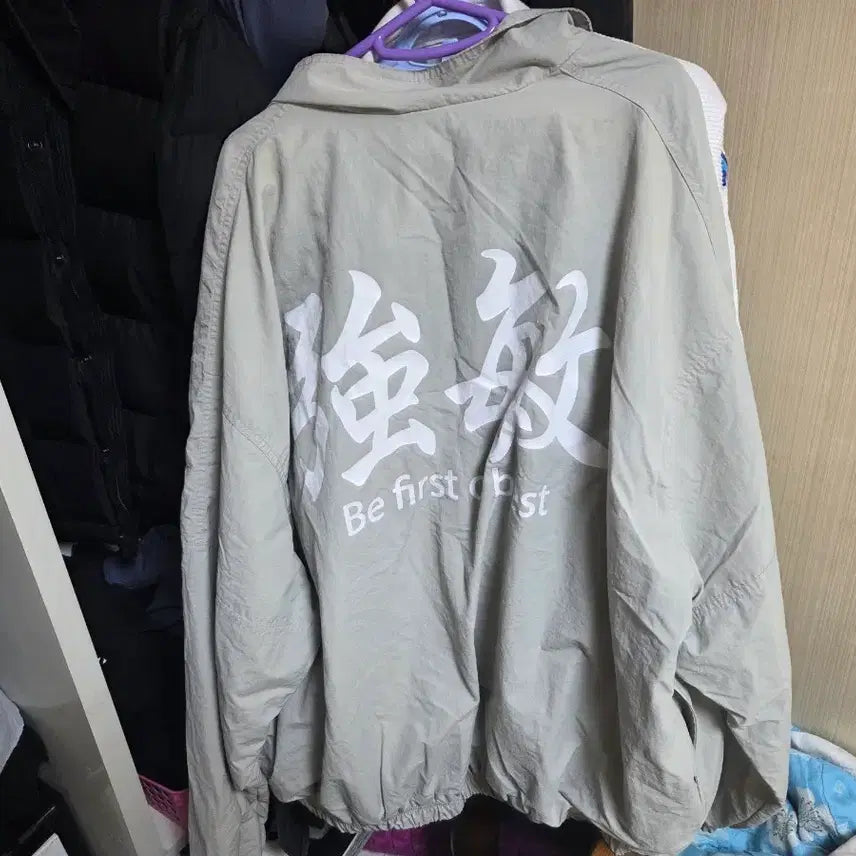 [BUNJANG] Kim Kang Min Embroidered Logo Windbreaker (Warm Grey) / 바람막이 웜그레이색 자수 로고 김강민 바람막이
