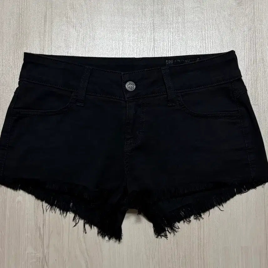 [BUNJANG] SIWY Camilla Black Cut-off Denim Shorts (Size 24) / 상태A급)씨위청바지.SIWY.반바지.청반바지.검정바지.청바지.여자바지.바캉스.섹시.숏팬츠.핫팬츠.데님팬츠.스판바지