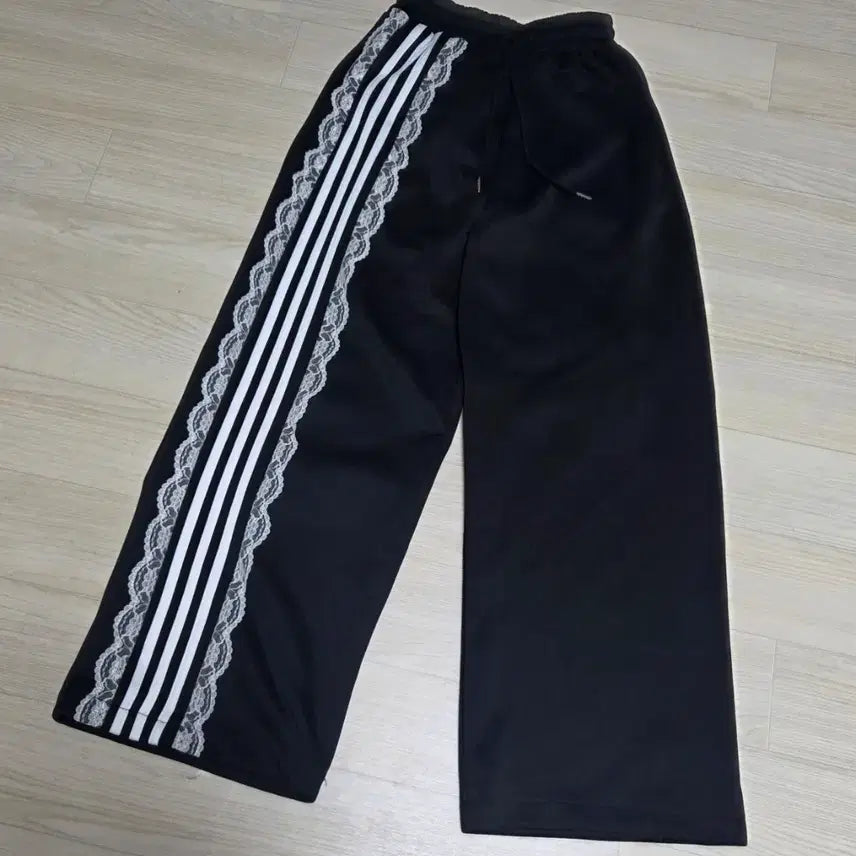 [BUNJANG] Three-Stripe Lace Wide Training Pants / 삼선 레이스 와이드 트레이닝 팬츠