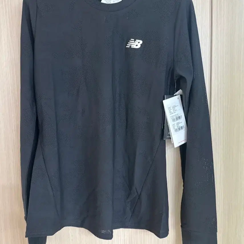 [BUNJANG] New Balance Women's Running Long Sleeve T-Shirt Black / 뉴발란스 여성 런닝 긴팔 티셔츠 블랙
