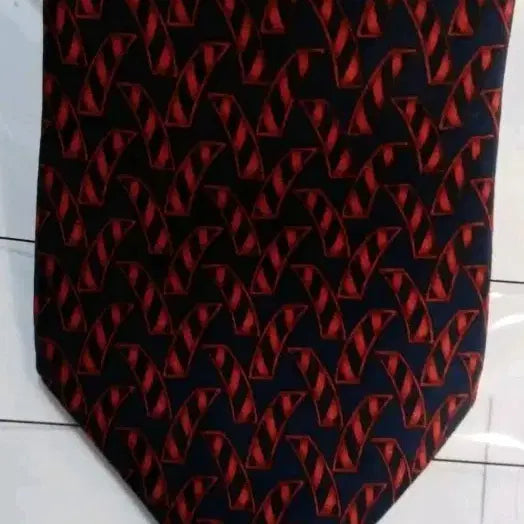 [BUNJANG] Lanvin Silk Necktie Navy Red Pattern / LANVIN 실크 넥타이입니다네이비와 레드 패턴이 멋스러워요- 100% 실크 소재