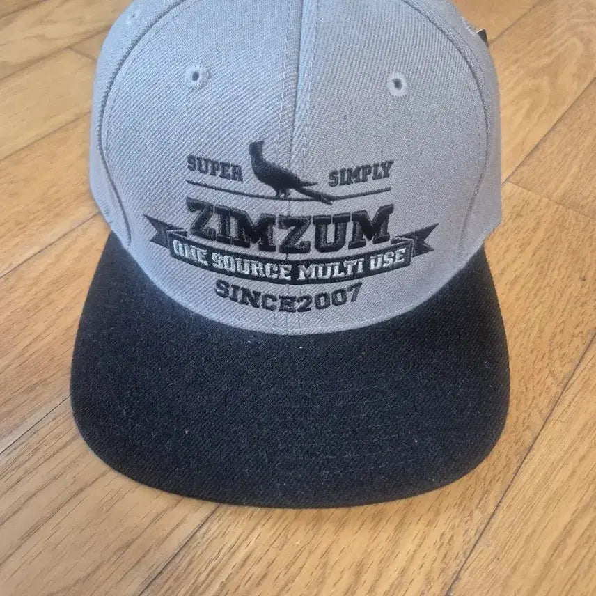 [BUNJANG] Zimzum Logo Embroidered Snapback Hat (Grey/Black) / 짐줌 스냅백모자 그레이/블랙