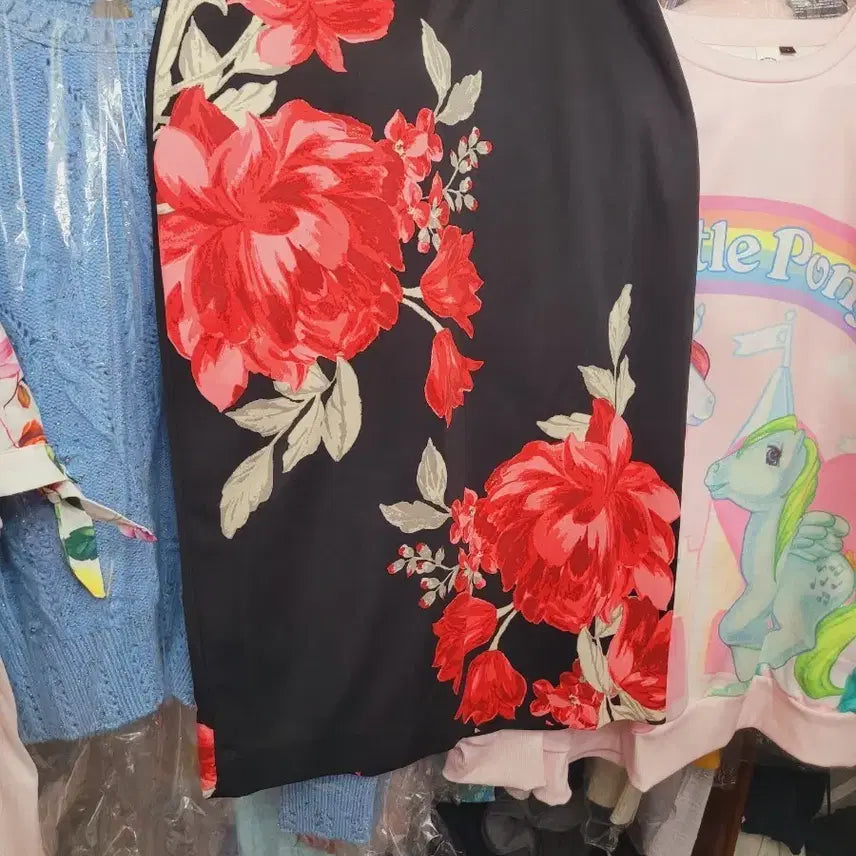 [BUNJANG] Imported Rose Pattern Midi Skirt Black / 수입 로즈스커트  블랙 밴딩