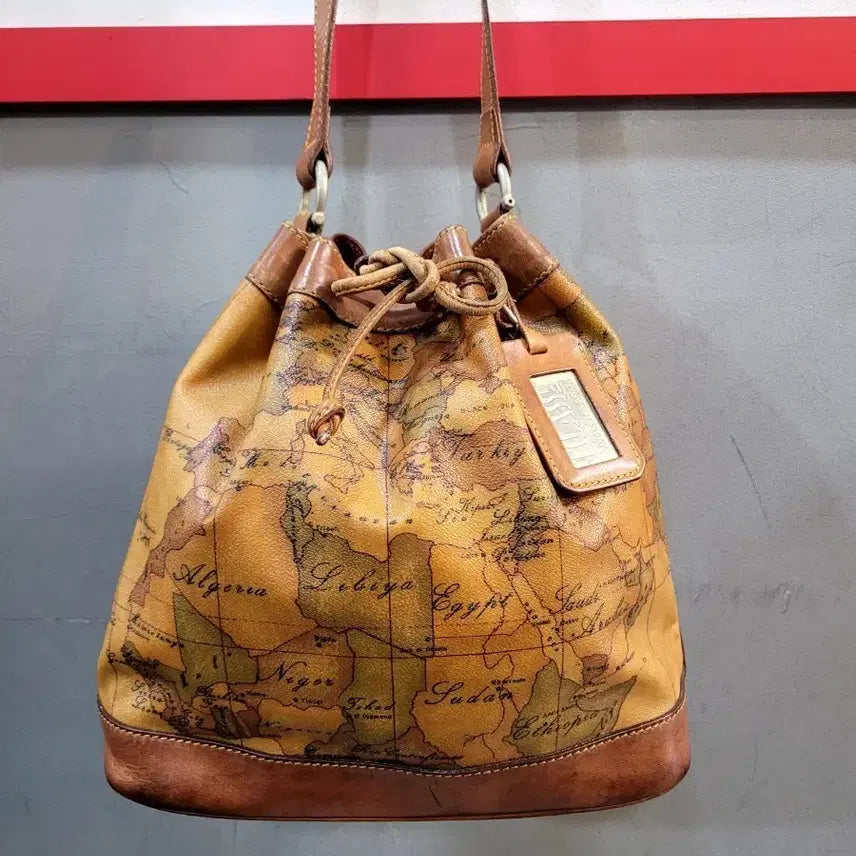 [BUNJANG] T'CLASSE Alviero Martini Ochre Bucket Bag / 정품 T'CLASSE 알비에로 마르티니 티클라쎄 황토 버킷백