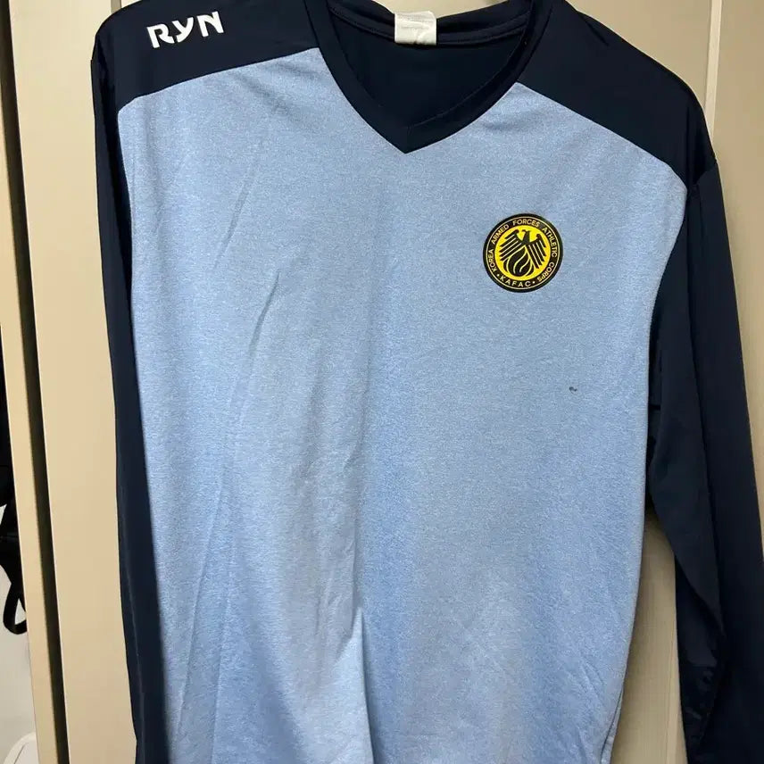 [BUNJANG] Korean Armed Forces Sports Unit Long Sleeve and Shorts Set-up (Size 105, Pants Size 100) / 국군체육부대 롱슬리브, 반바지 셋업 105