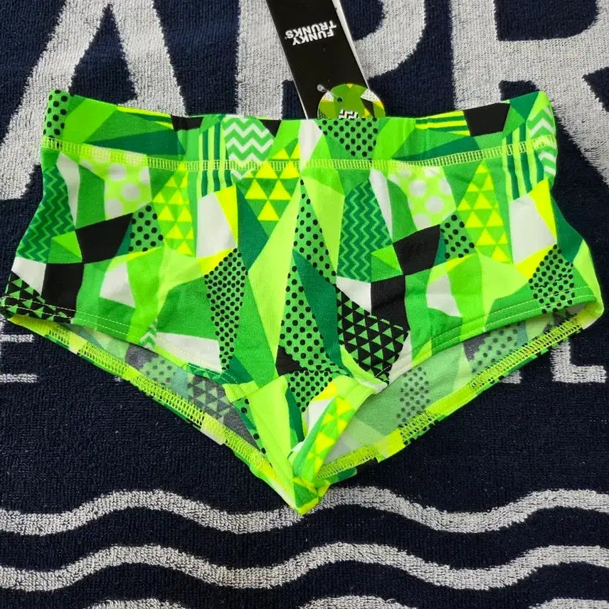 [BUNJANG] Funky Trunks Boy8 Go Ballistic Short Square Swimsuit / 구펑 펑키트렁크 보이8 숏사각 Go Ballistic
