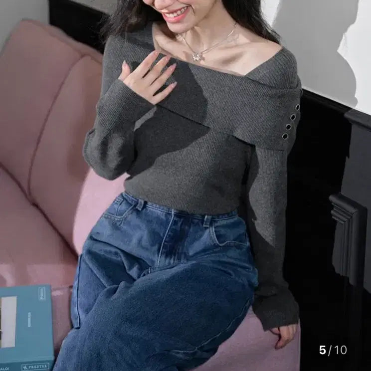 [BUNJANG] Off-Shoulder Button Knit / 쿠오세 오프숄더 버튼 니트