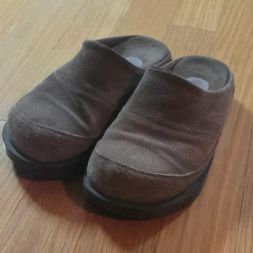 [BUNJANG] Yase Velo Suede Mules - Size 250 / 야세 벨로 스웨이드 뮬 250
