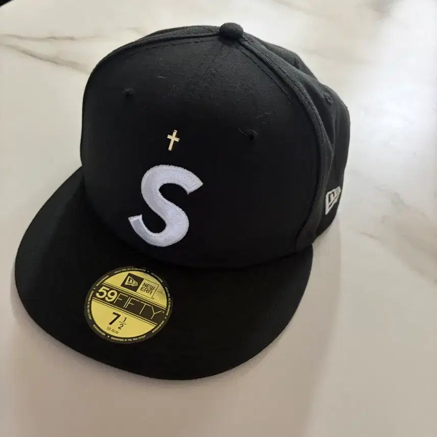 [BUNJANG] Supreme Goldcross Black Hat / 슈프림 골드크로스 블랙 59.6