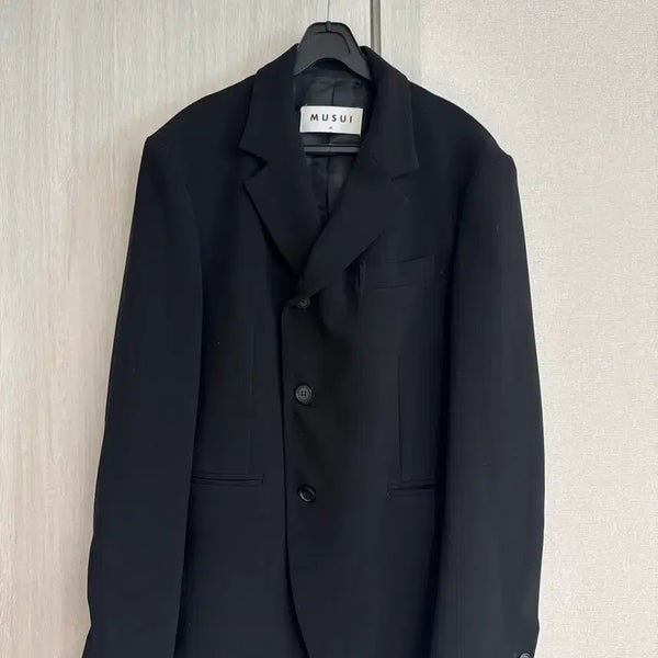 [BUNJANG] Mussui Asymmetrical Three-Button Jacket Black / 무수이 언발란스 쓰리버튼 자켓 블랙