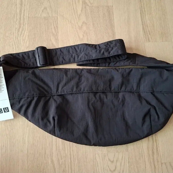 [BUNJANG] Uniqlo U Nylon Crossbody Bag Black / 유니클로U 나일론 크로스백 블랙 (새상품)