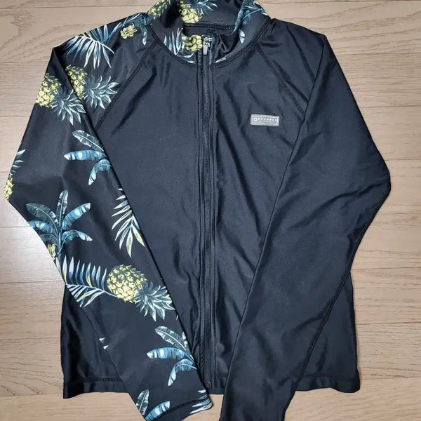 [BUNJANG] TOPTEN Pineapple Print Rash Guard Black (M) / 탑텐 래쉬가드 파인애플 나염 블랙 M사이즈