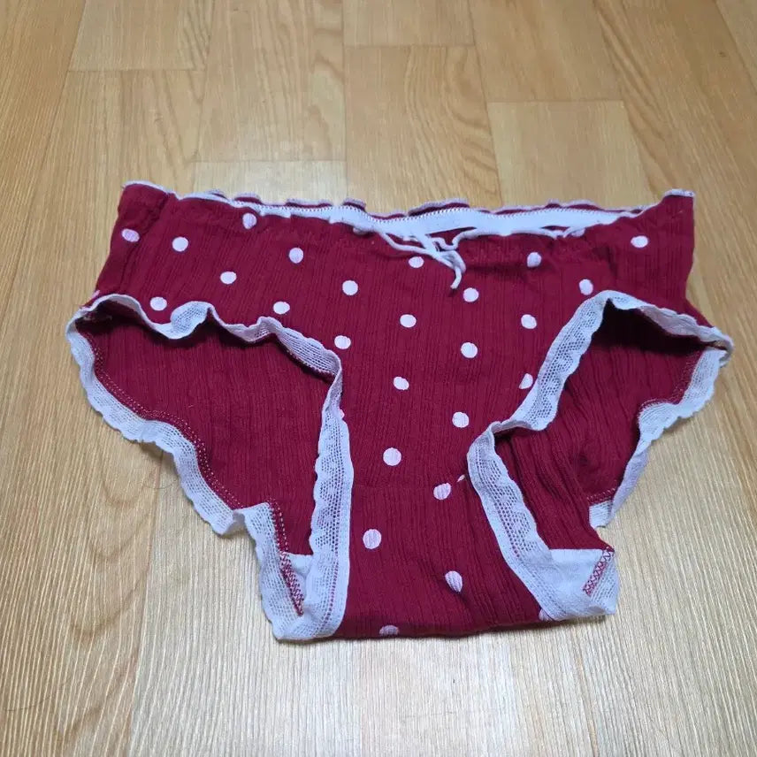 [BUNJANG] Women's Used Underwear - Polka Dot Briefs (Size S/M) / 여자 면팬티 레드 땡땡이 여성 중고 속옷 07311
