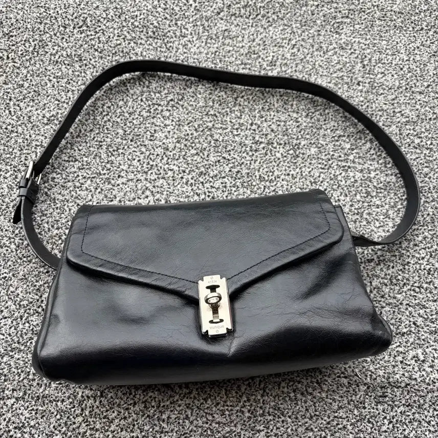 [BUNJANG] Vunque Ocamdu Shoulder Bag Large / 분크 오캄 두 숄더 백 라지