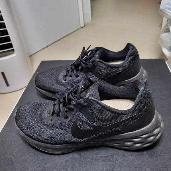 [BUNJANG] Nike Revolution 6 All-Black Running Shoes 260mm / 나이키 레볼루션 6 올블랙 260mm 상태좋음