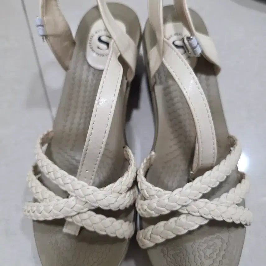 [BUNJANG] Sobohwa Wedge Heel Sandals Size 245 / 소보제화 웨지힐샌들245