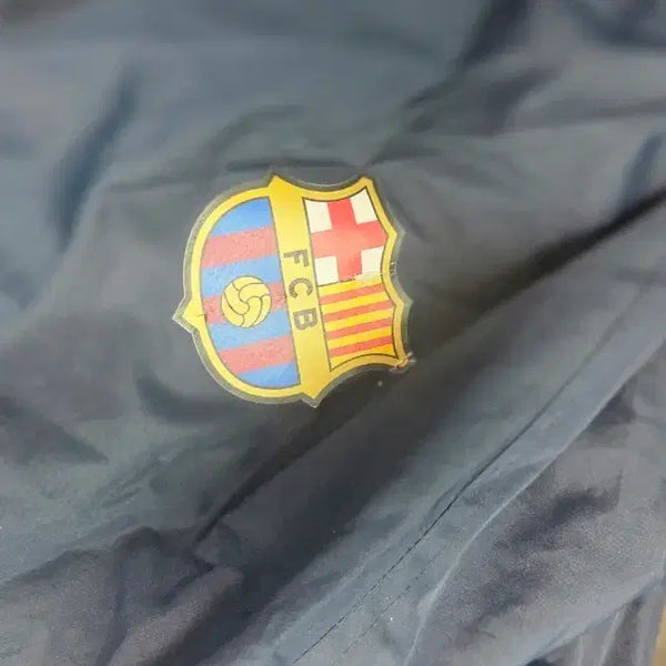 [BUNJANG] FC Barcelona Logo Navy Windbreaker / FC 바르셀로나 로고 바람막이