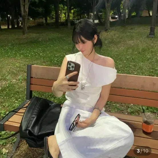 [BUNJANG] Flamme Off-Shoulder Blouse White / 플람므 오프숄더 블라우스 화이트