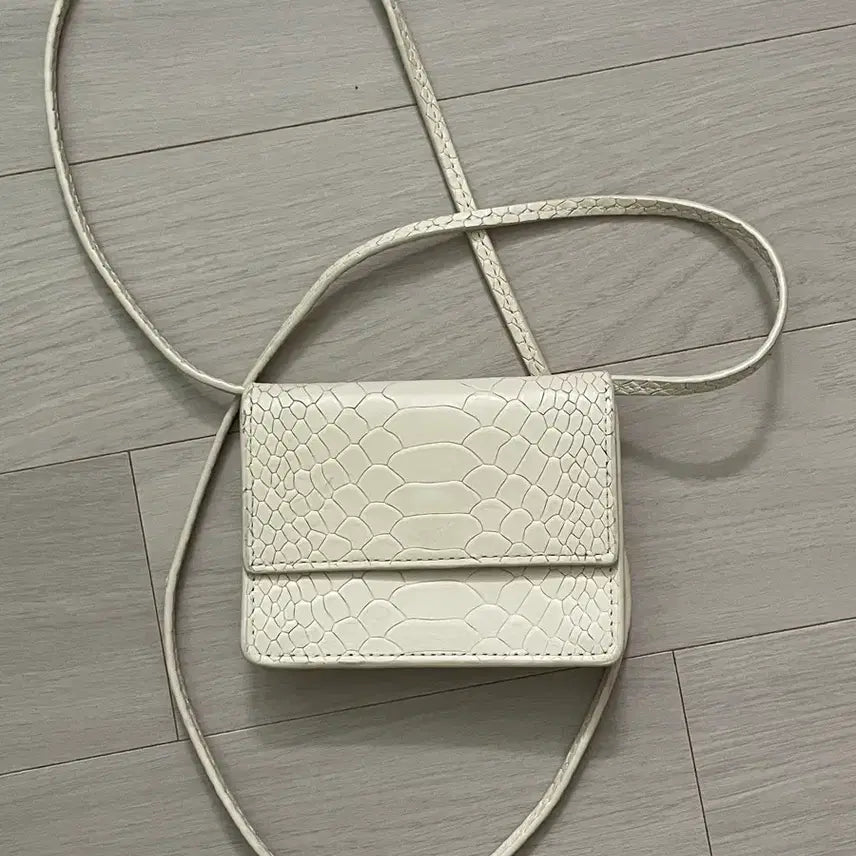 [BUNJANG] And Other Stories White Mini Bag / 앤아더스토리즈 화이트 미니백
